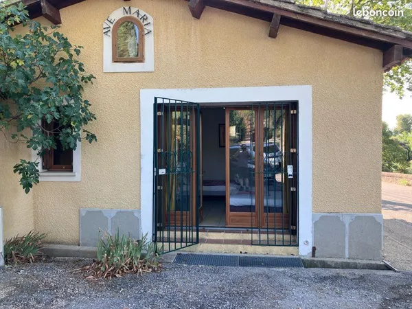 Studio meublé 35 m² - 560 + 20 de charges - Disponible le 20 octobre