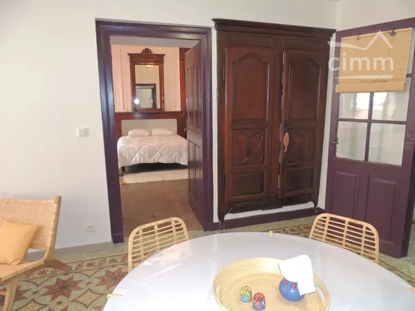 Immeuble composé de  3 appartements T2's et 2 studios + Bail commercial +dépendances