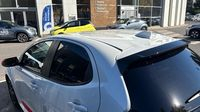 Toyota Yaris 116h Design 5p MY22 — photo 22