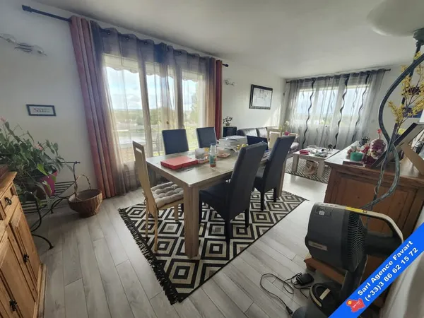 Appartement F3 transformé en grand F2