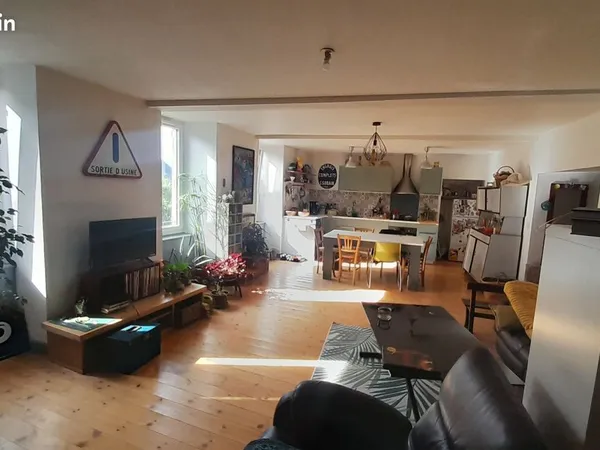 Studio 4 pièces 86 m²