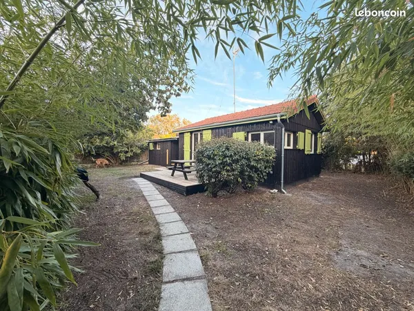 Petite maison plain pieds Arès centre avec jardin