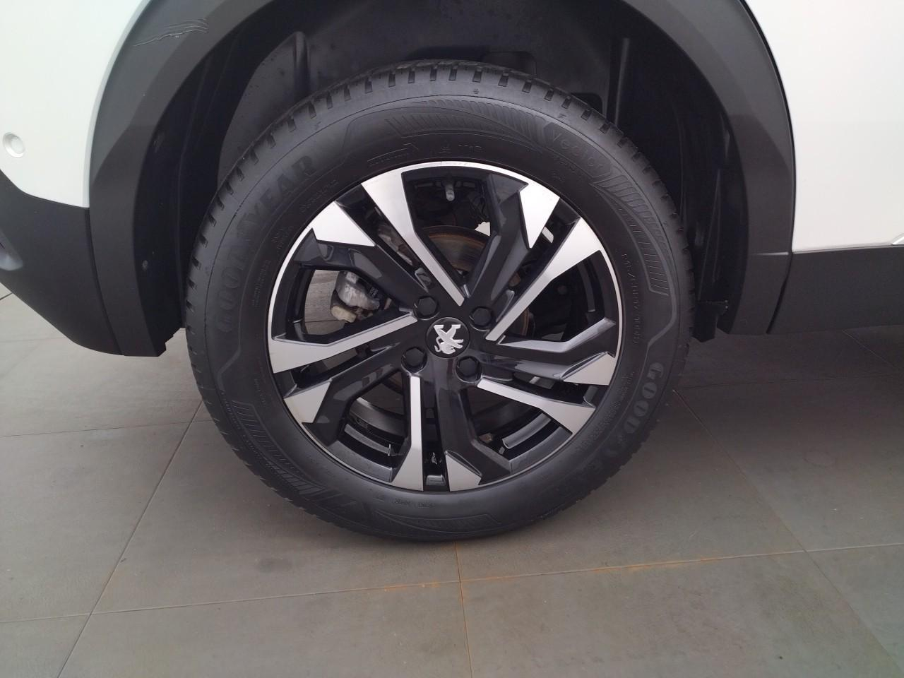 Peugeot 2008 puretech 130 s&s eat8 gt — photo 26
