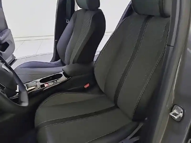 Peugeot 2008 hybrid 145 e-dcs6 — photo 10