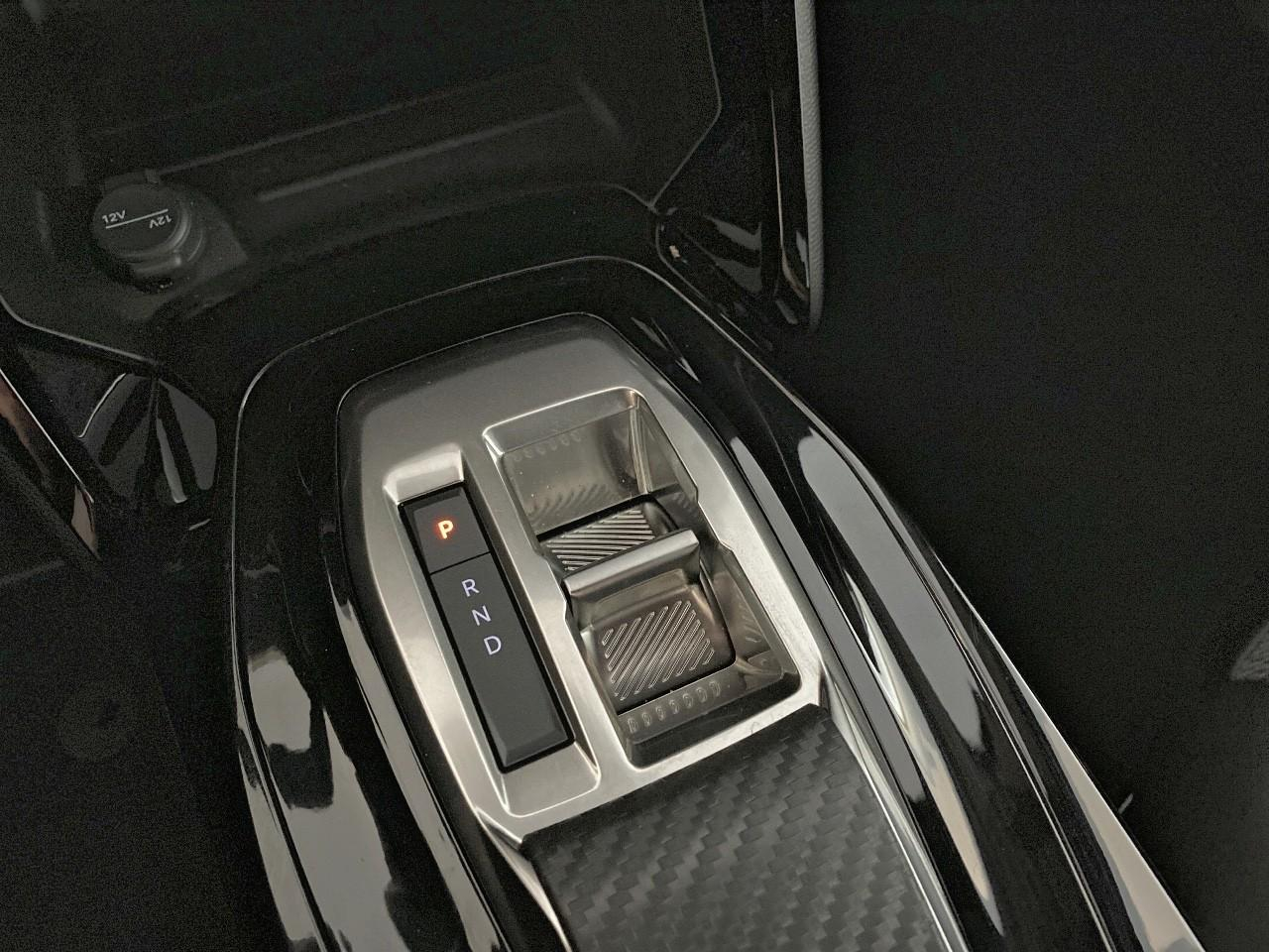 Peugeot 2008 hybrid 145 ch e-dcs6 allure — photo 15