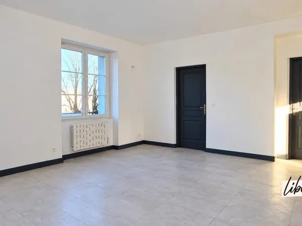 BEAUGENCY (45190) - APPARTEMENT LOUÉ AVEC COUR PRIVATIVE ET CAVE
