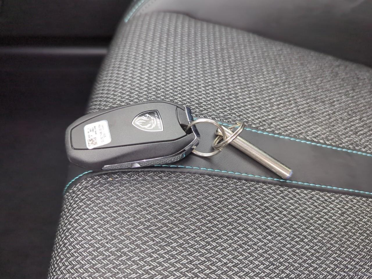 Peugeot 408 hybrid 145 e-dcs6 allure — photo 27
