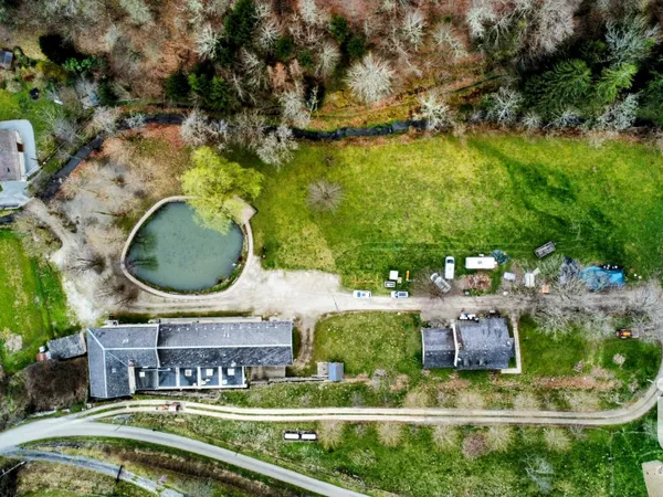 Bâtiment 1178 m²
