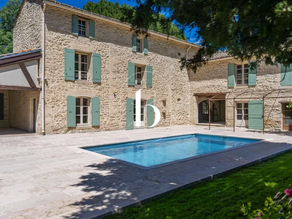 Mas provençal 5 pièces 290 m²