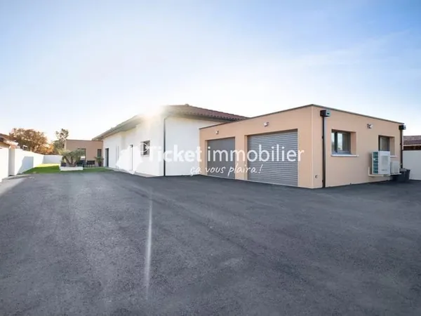 Villa Contemporaine T4 160m2 Neuve Avec Double Garage, Piscine, Climatisation Gainable, Superbes Pre