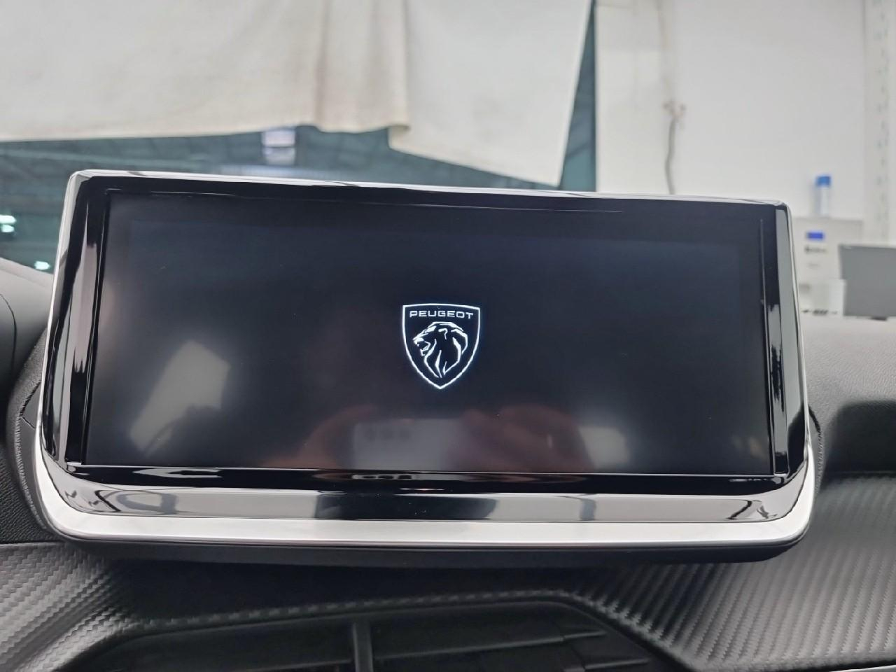 Peugeot 2008 hybrid 145 e-dcs6 style — photo 11