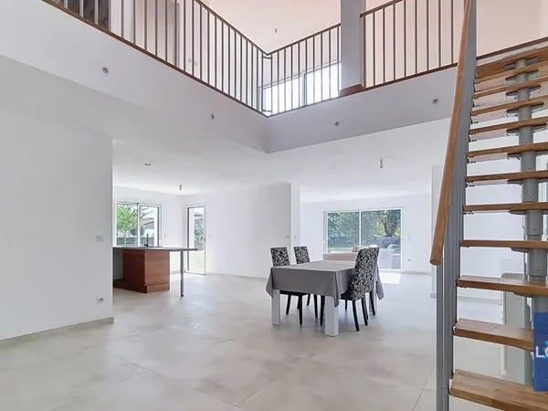 Maison 7 pièces 194 m²