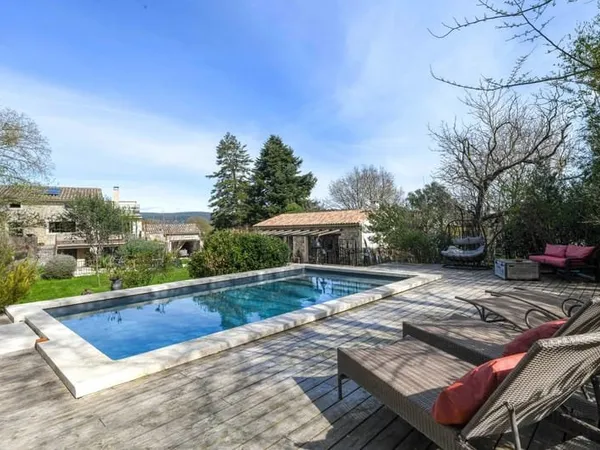 Maison 7 pièces 338 m²