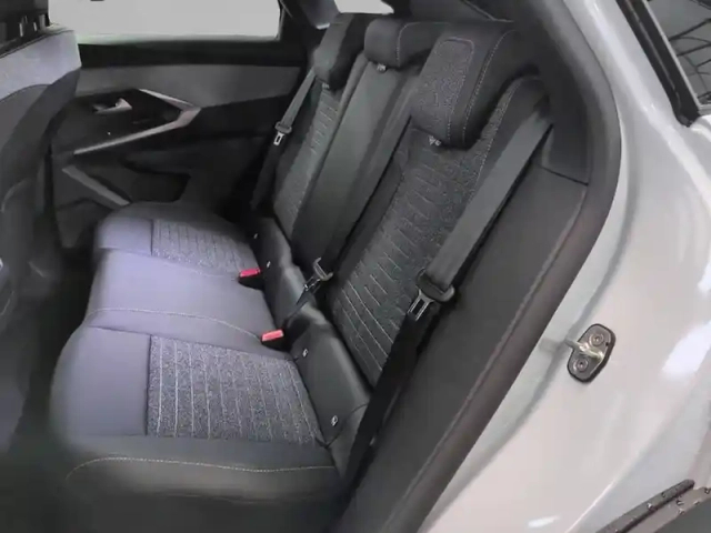 Peugeot 3008 hybrid 145 e-dcs6 — photo 12