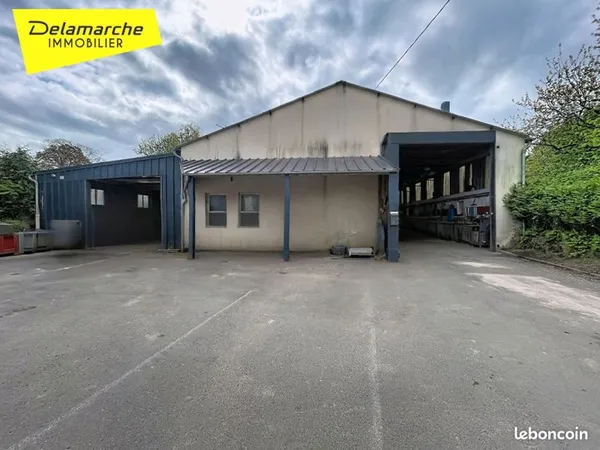 Local 335 m² LA HAYE PESNEL