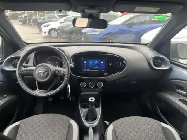 Toyota Aygo X 1.0 vvt-i 72ch design my24 — photo 12