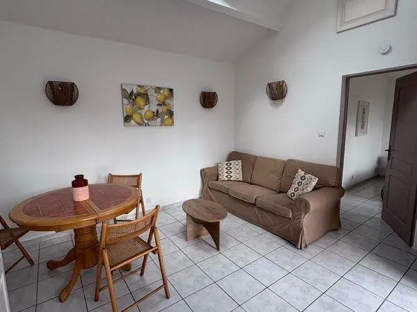 Appartement meublé 35 m² avec balcon et climatisation réversible - Arles