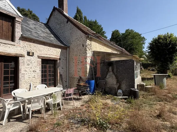 MAISON A RENOVER - CENTRE MORÉE - IDÉAL INVESTISSEUR OU PREM