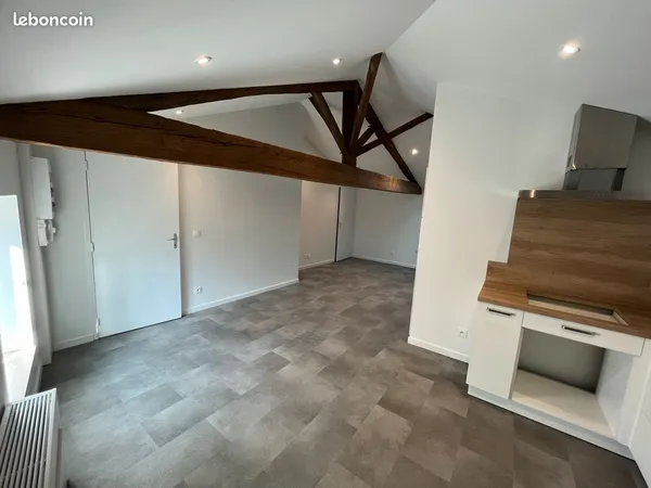 Appartement F2 entièrement rénové R+2