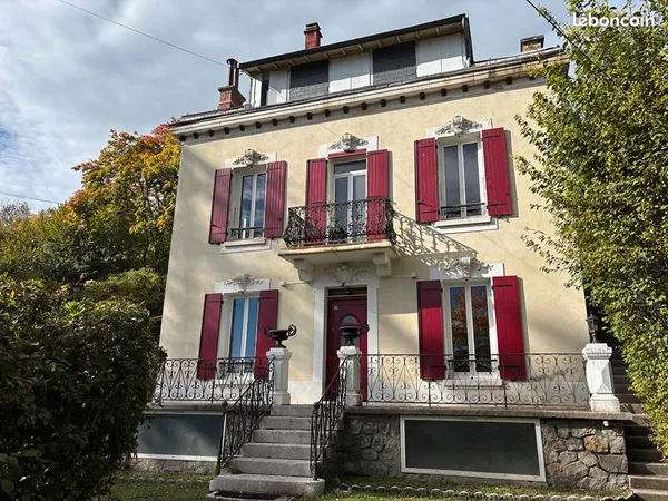 Maison 8 pièces 203 m²