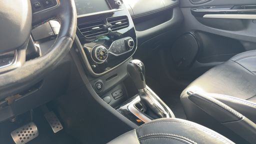 Renault Clio 1.2 TCe 120 EDC - Initiale Paris – 2016 – 120969 km – Essence – Boîte Automatique — photo 12