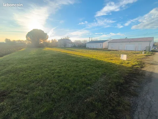 Terrain 950 m² NEUVILLE DE POITOU