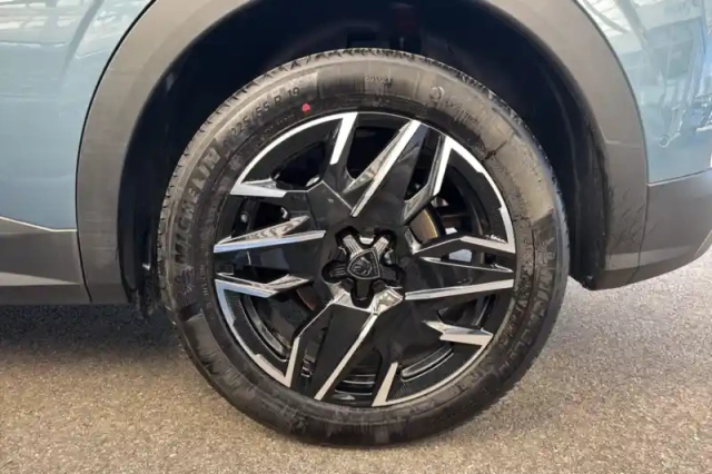 Peugeot 3008 hybrid 145 e-dcs6 — photo 12