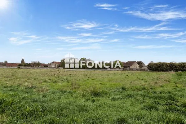 Terrain 619 m²