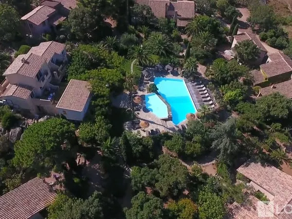 Local commercial 42 pièces 1490 m²