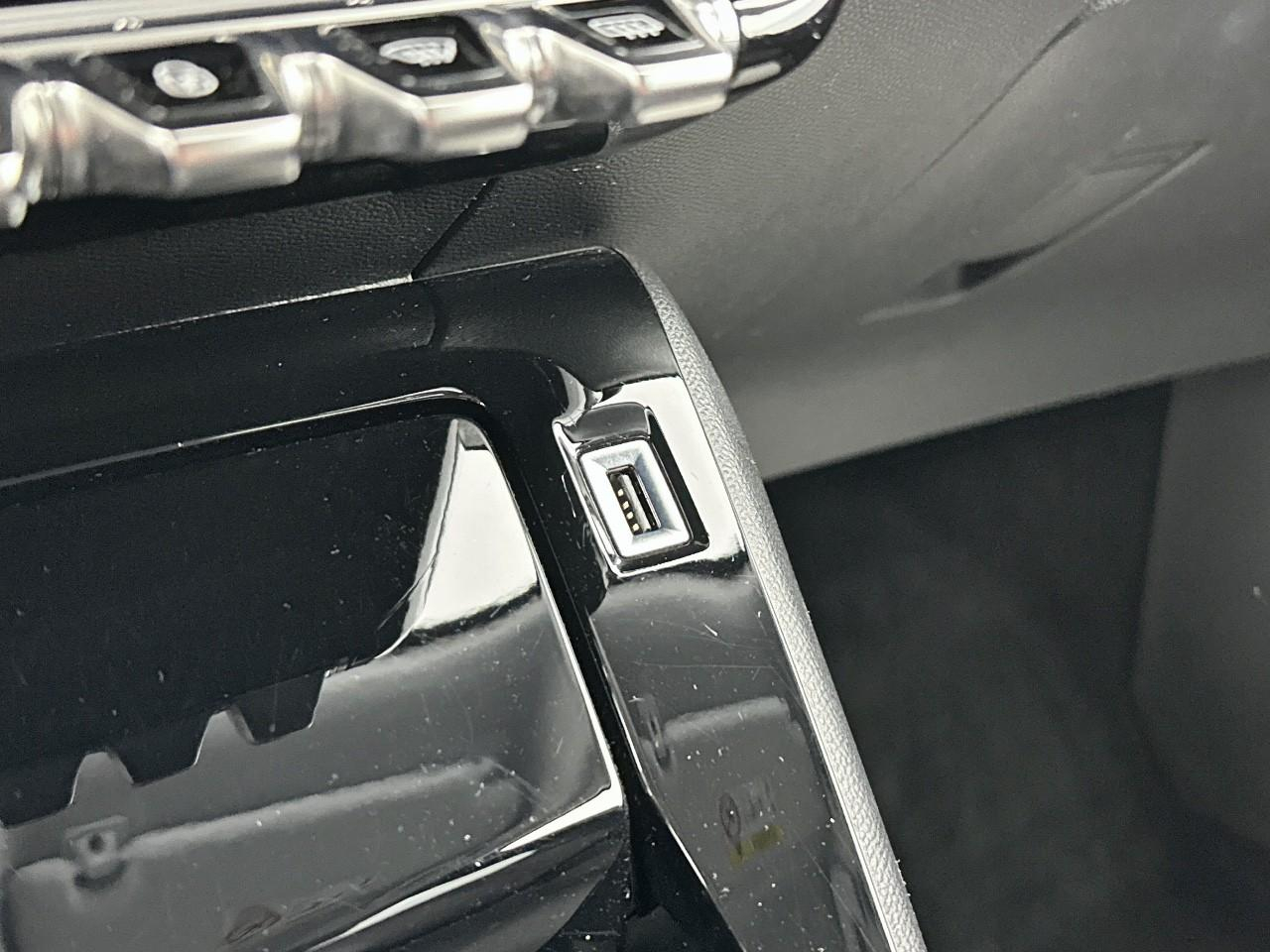 Peugeot 2008 puretech 100 s&s bvm6 allure pack — photo 28