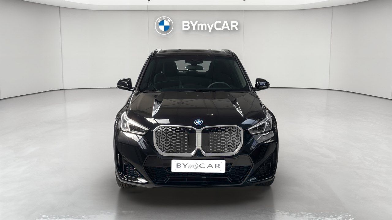BMW iX1 eDrive20 — photo 8