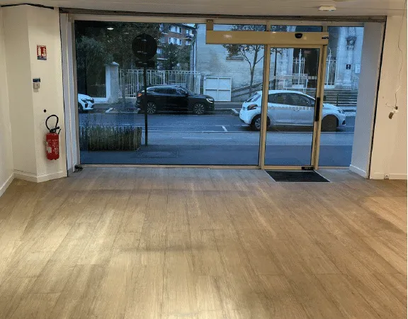 Local commercial 4 pièces 87 m²