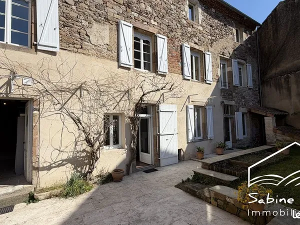 Maison 8 pièces 257 m²