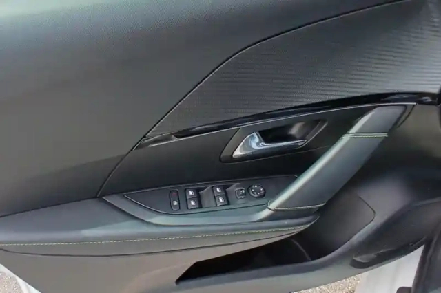 Peugeot 208 electrique 50 kwh 136ch — photo 20