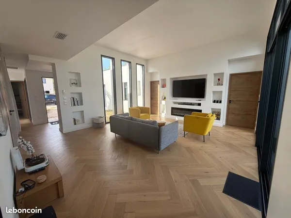 Maison familiale contemporaine de 182 m² - 4 chambres - Terrain de 1 200 m² - Proche du lac de Palou