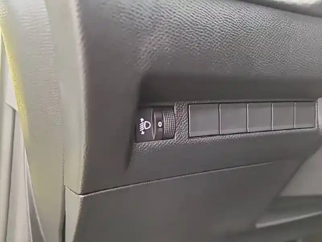 Peugeot 208 hybrid 100 e-dcs6 — photo 60