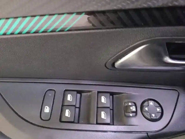 Peugeot 2008 electrique 136 ch — photo 85