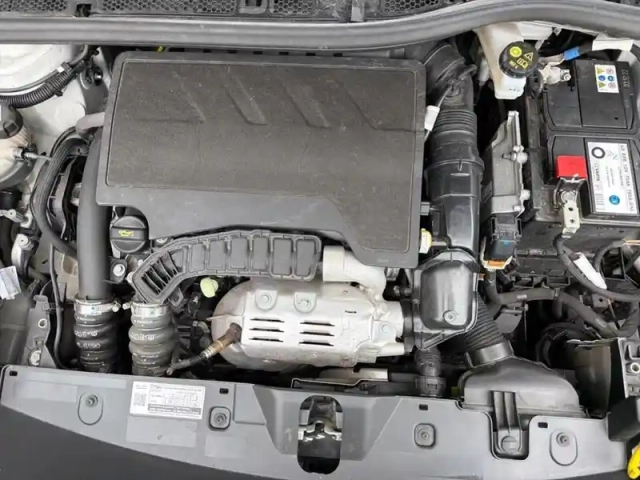 Peugeot 2008 puretech 130 s&amp;s eat8 allure — photo 7
