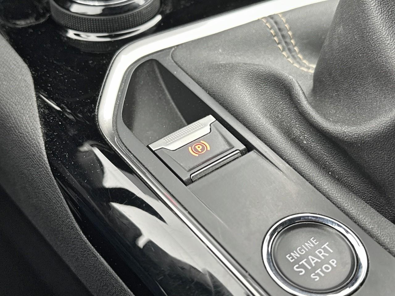 Peugeot 3008 puretech 130ch s&s bvm6 gt — photo 30