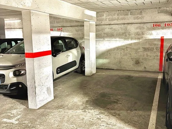 Place de parking en sous-sol sécurisé