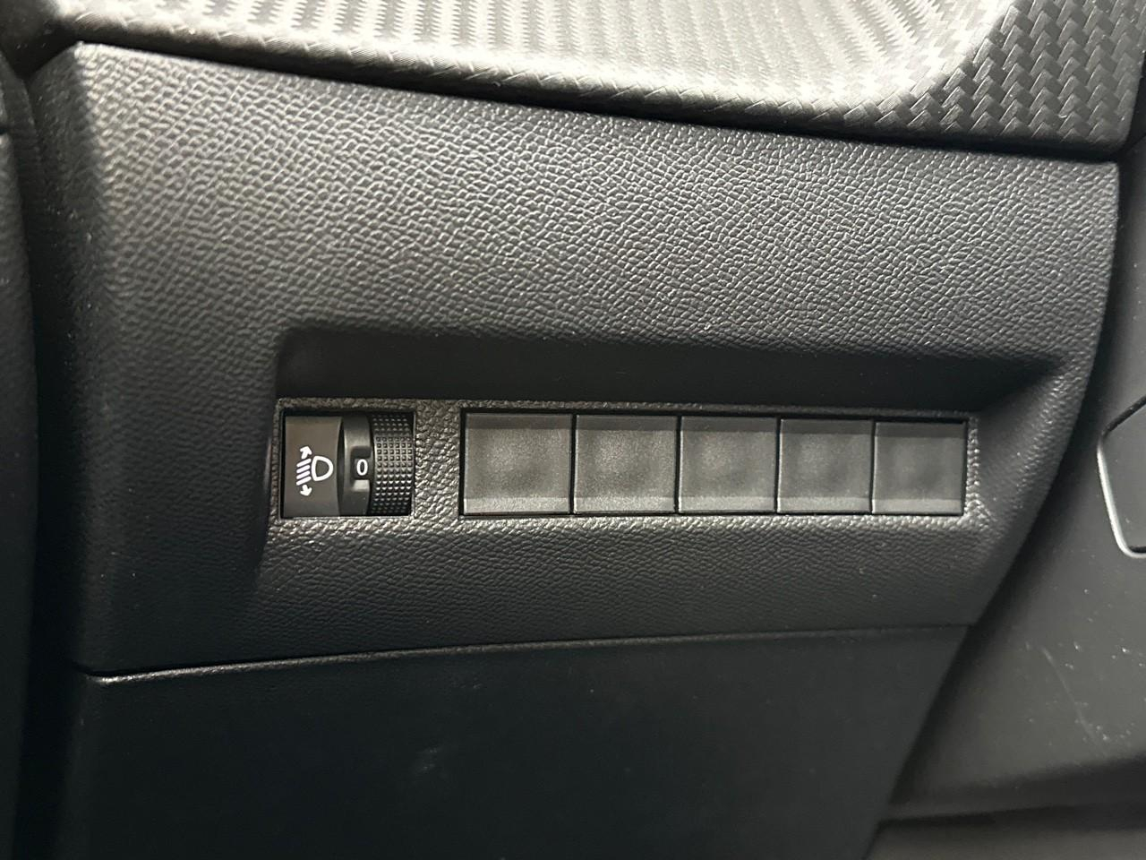 Peugeot 208 puretech 100 s&s bvm6 active — photo 16