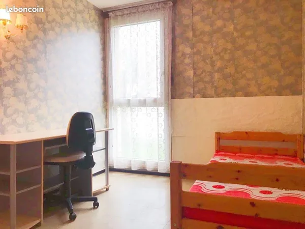 Chambre meublée