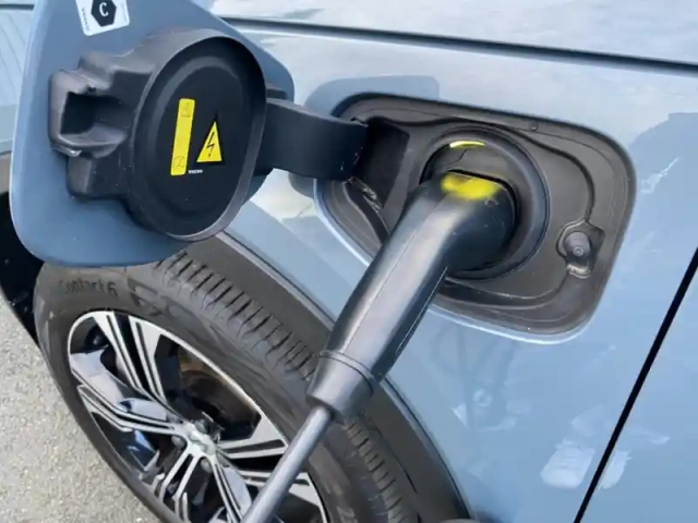 Volvo Xc40 t4 recharge 129 + 82ch inscription dct 7 — photo 10