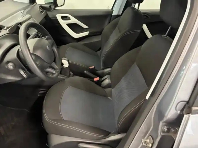 Peugeot 208 1.2 puretech 68ch e6.c like 5p — photo 9