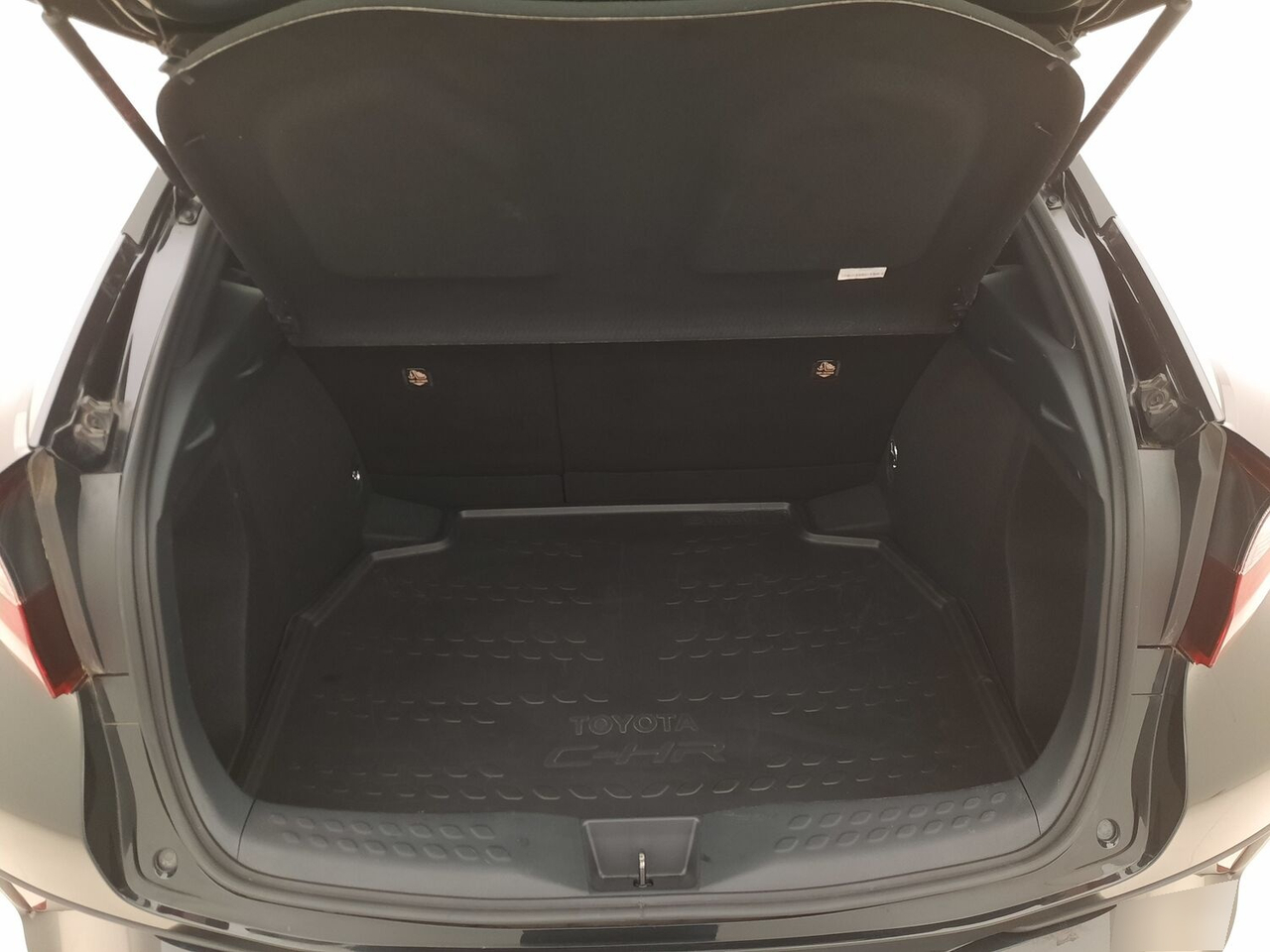 Toyota C-HR — photo 15