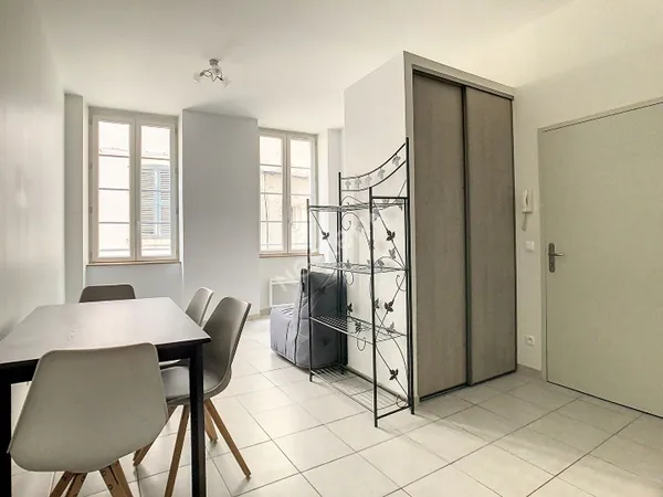 A LOUER - Studio Meublé