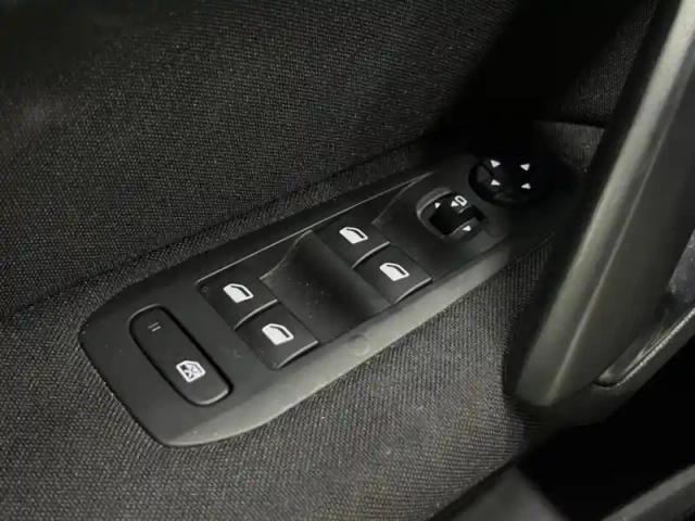 Peugeot 308 sw 1.2 puretech 110ch s&amp;s style — photo 11