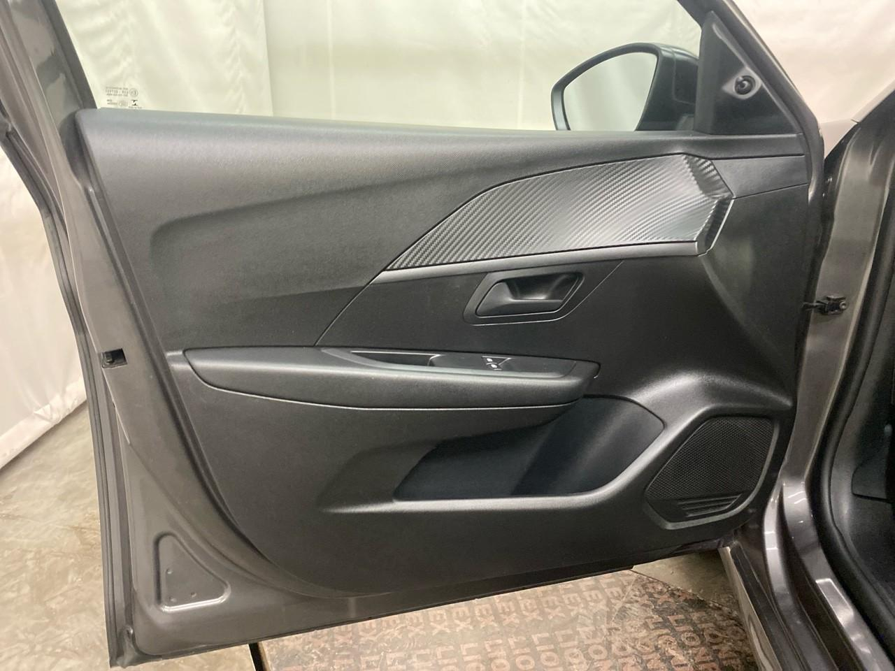 Peugeot 208 puretech 75 s&s bvm5 like — photo 24