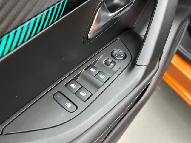 Peugeot 2008 puretech 130 s&amp;s eat8 — photo 18