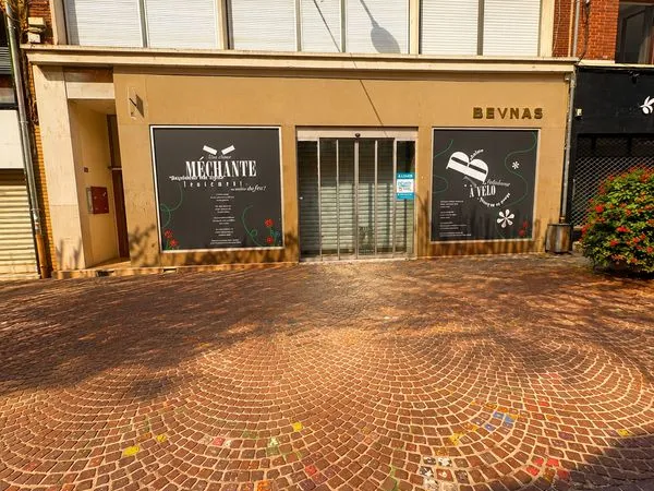 Local commercial 450 m² Lens